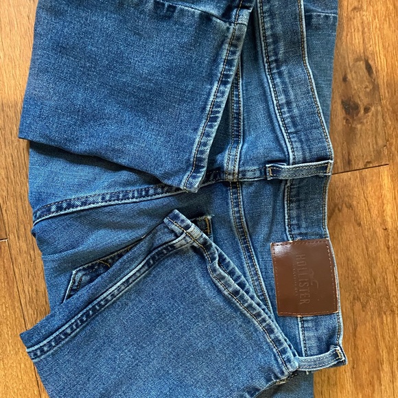 Men’s Hollister jeans. Size 29x32. Only worn a few times- like new condition! - Picture 3 of 4